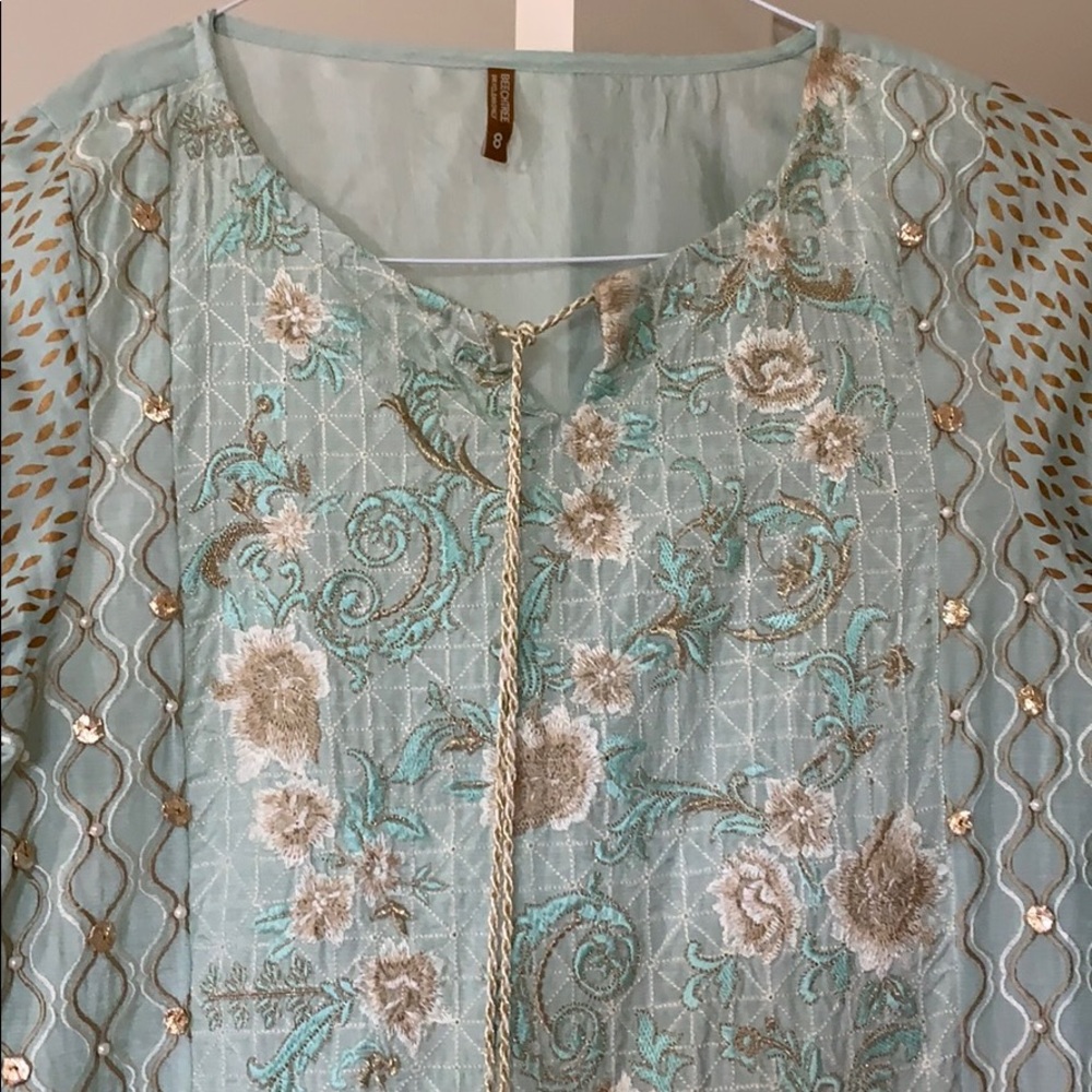 Kurti - Picture 2 of 3